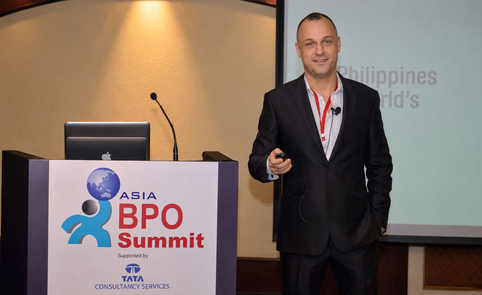 Ralf Ellspermann presenting at the Asia BPO Summit