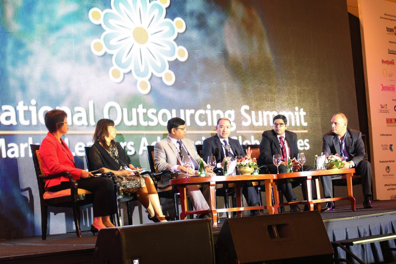 Ralf Ellspermann with fellow delegates at an industry summit