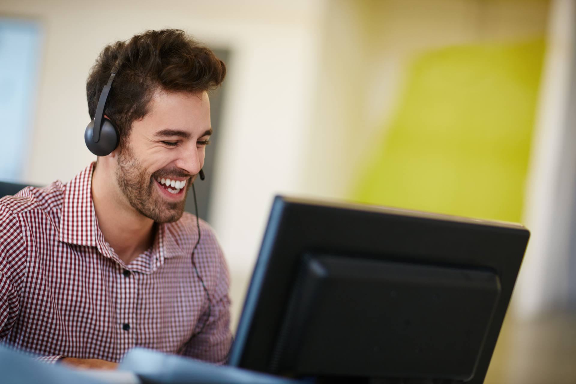 SaaS customer support agent with headset helping software users at a Philippine BPO